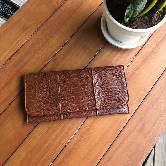 Urban Expressions Brown Vegan Leather Clutch 👜 - Picture 2 of 8
